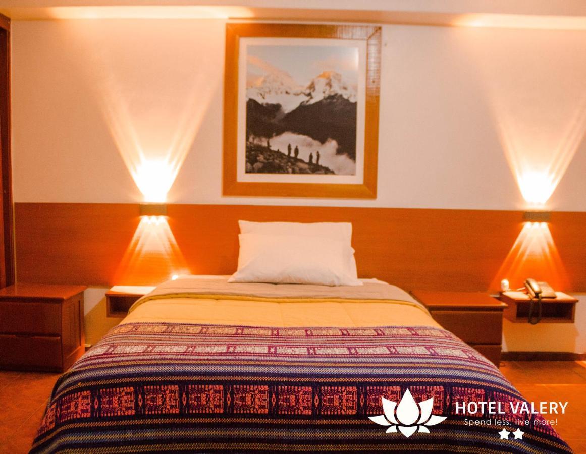 Hotel Valery 2 Estrellas Уарас Екстериор снимка