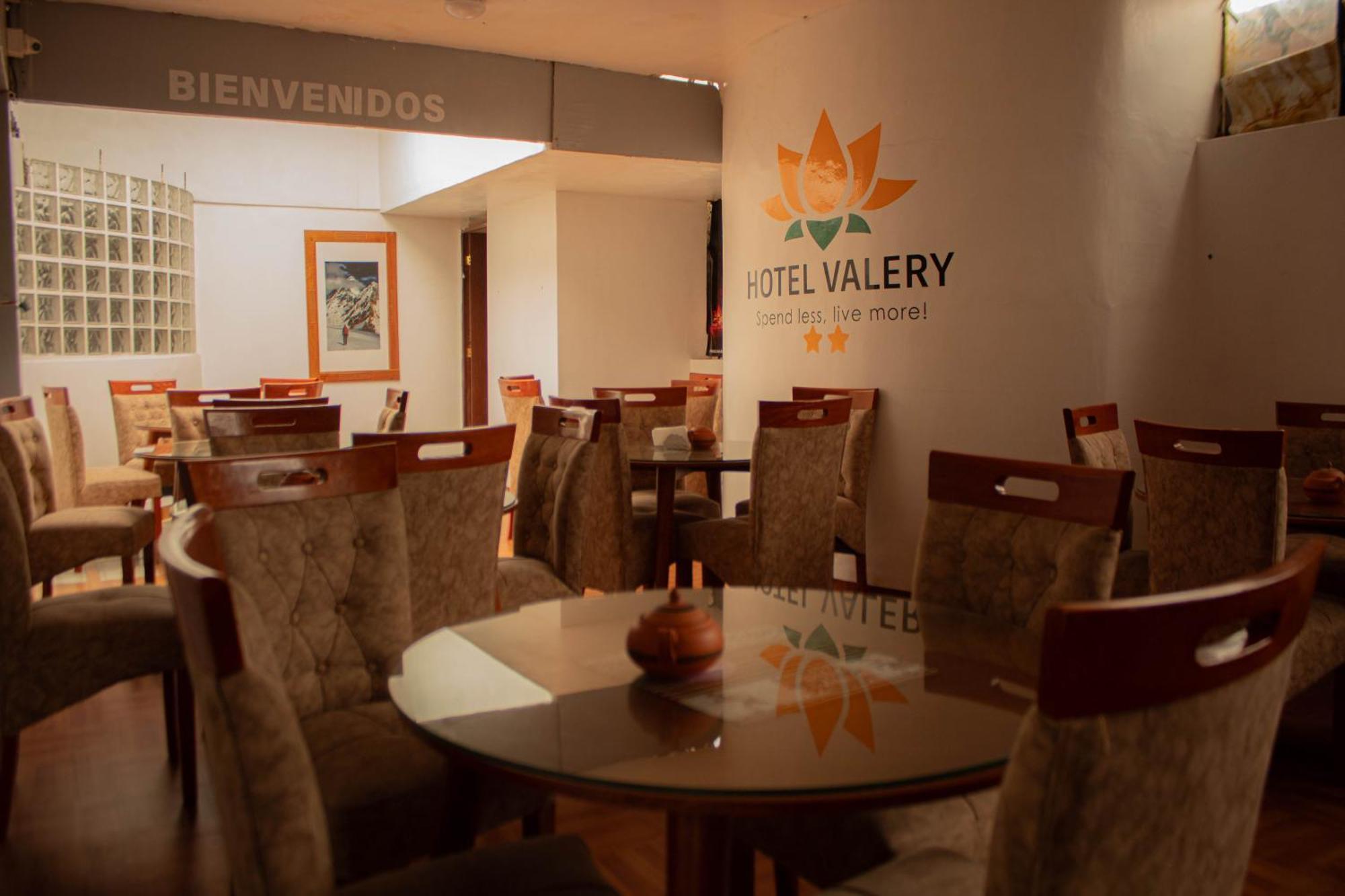Hotel Valery 2 Estrellas Уарас Екстериор снимка