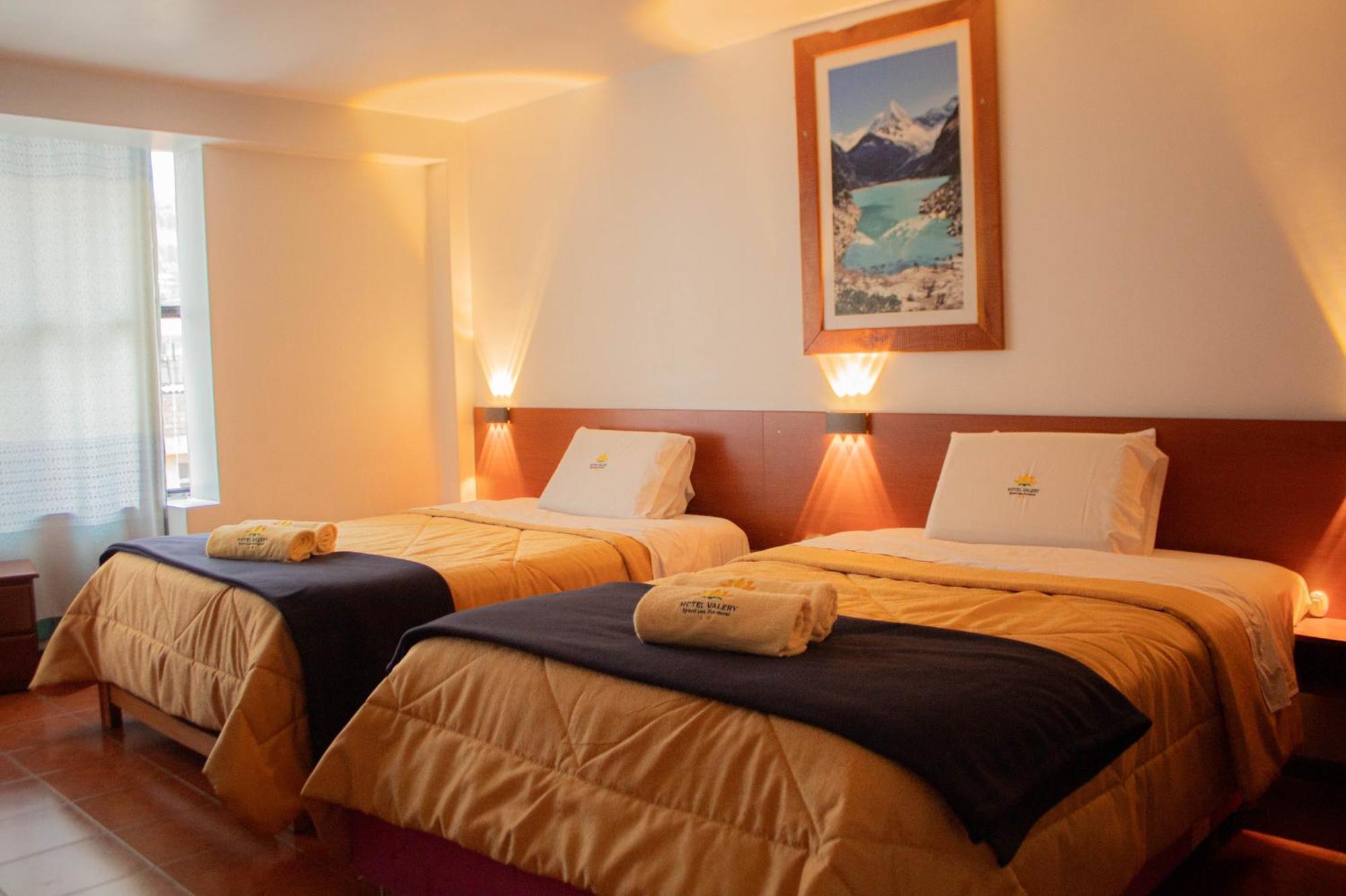 Hotel Valery 2 Estrellas Уарас Екстериор снимка