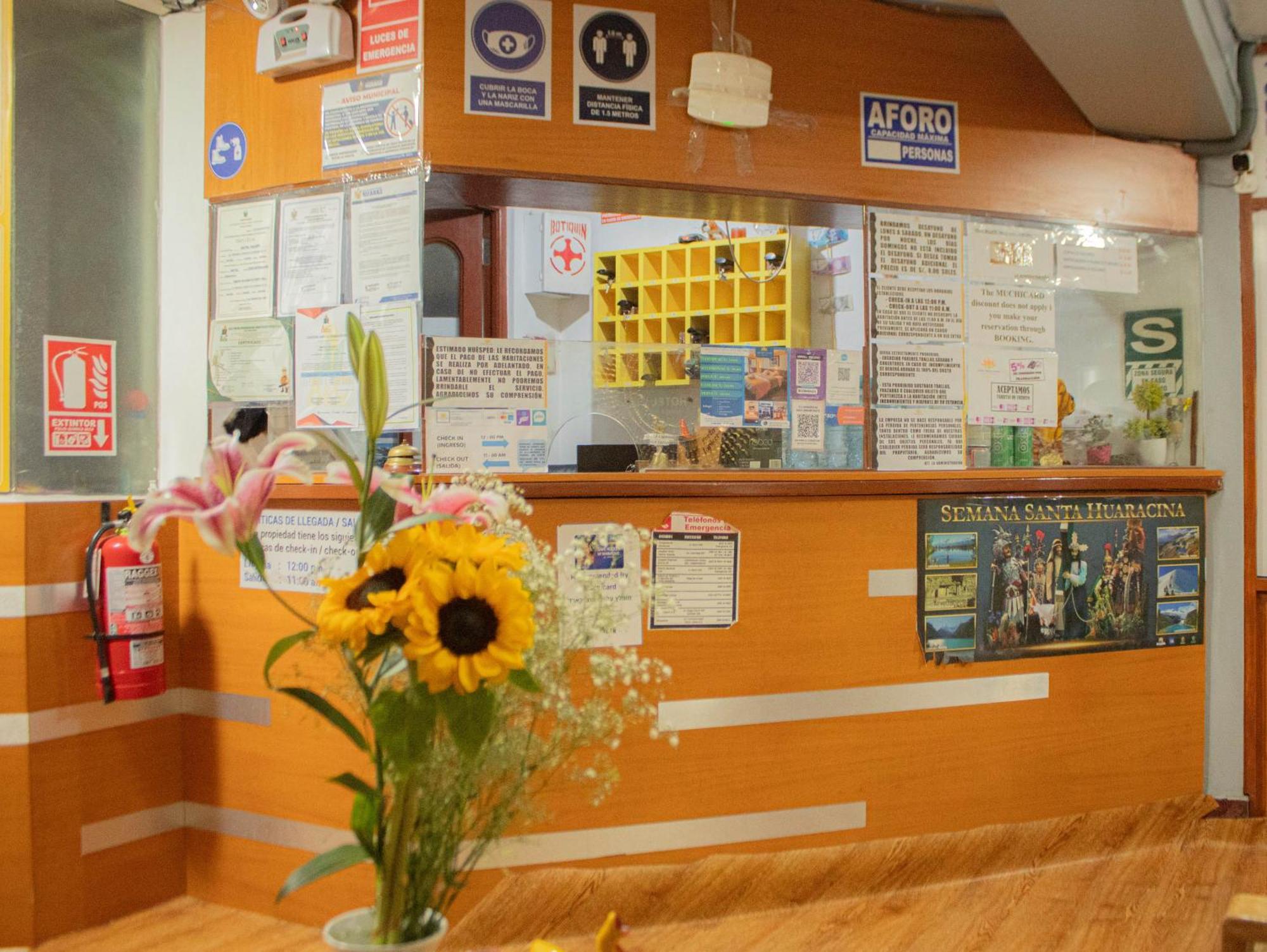 Hotel Valery 2 Estrellas Уарас Екстериор снимка