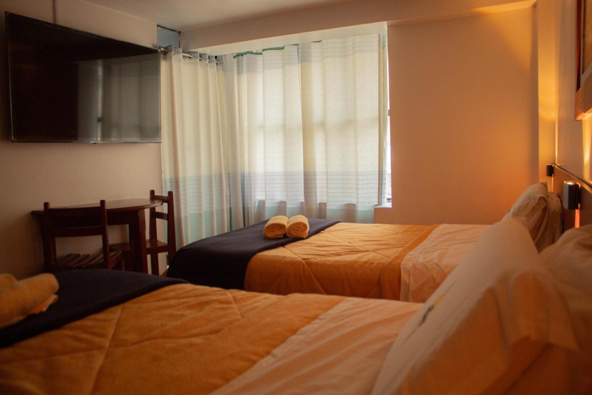 Hotel Valery 2 Estrellas Уарас Екстериор снимка