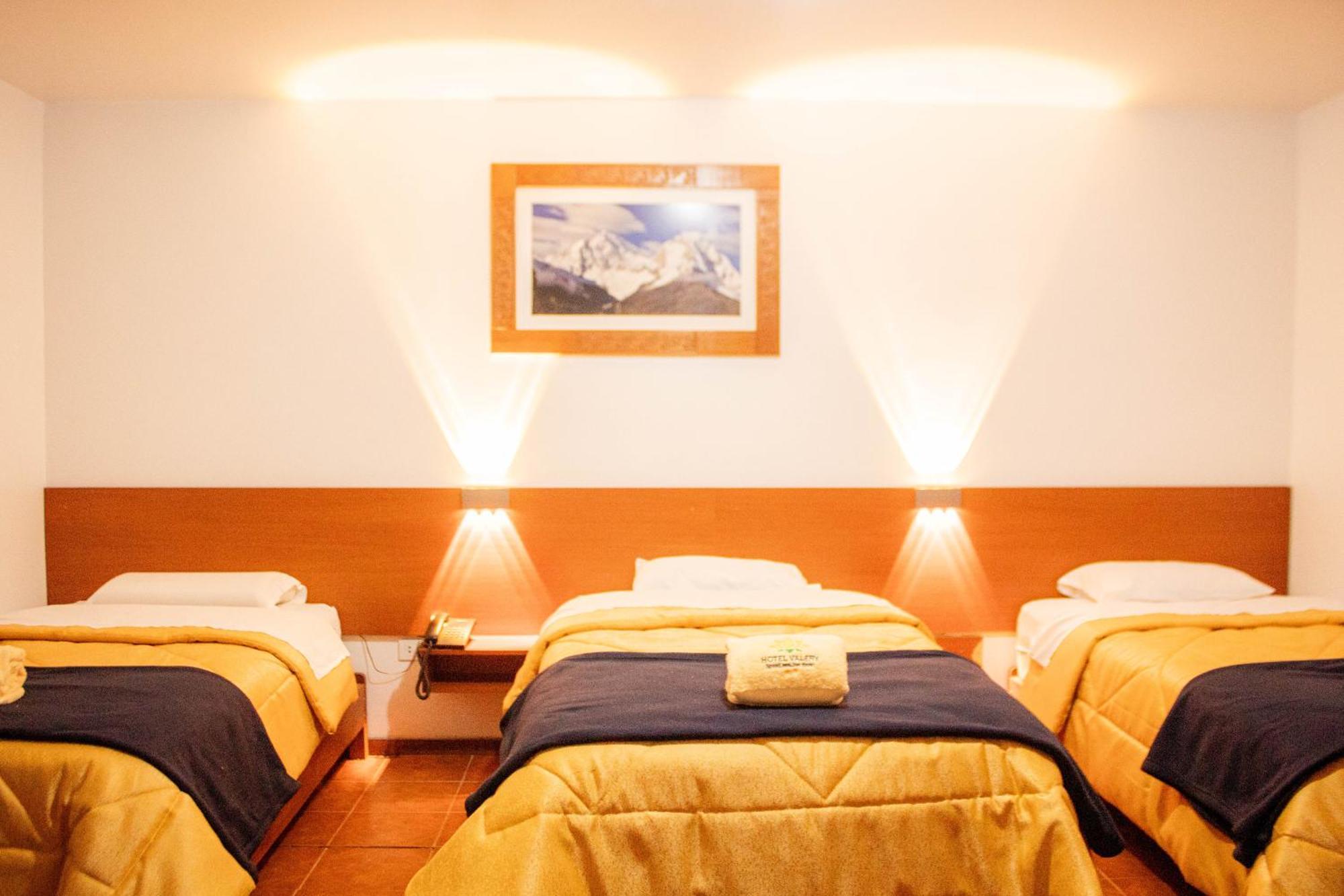 Hotel Valery 2 Estrellas Уарас Екстериор снимка