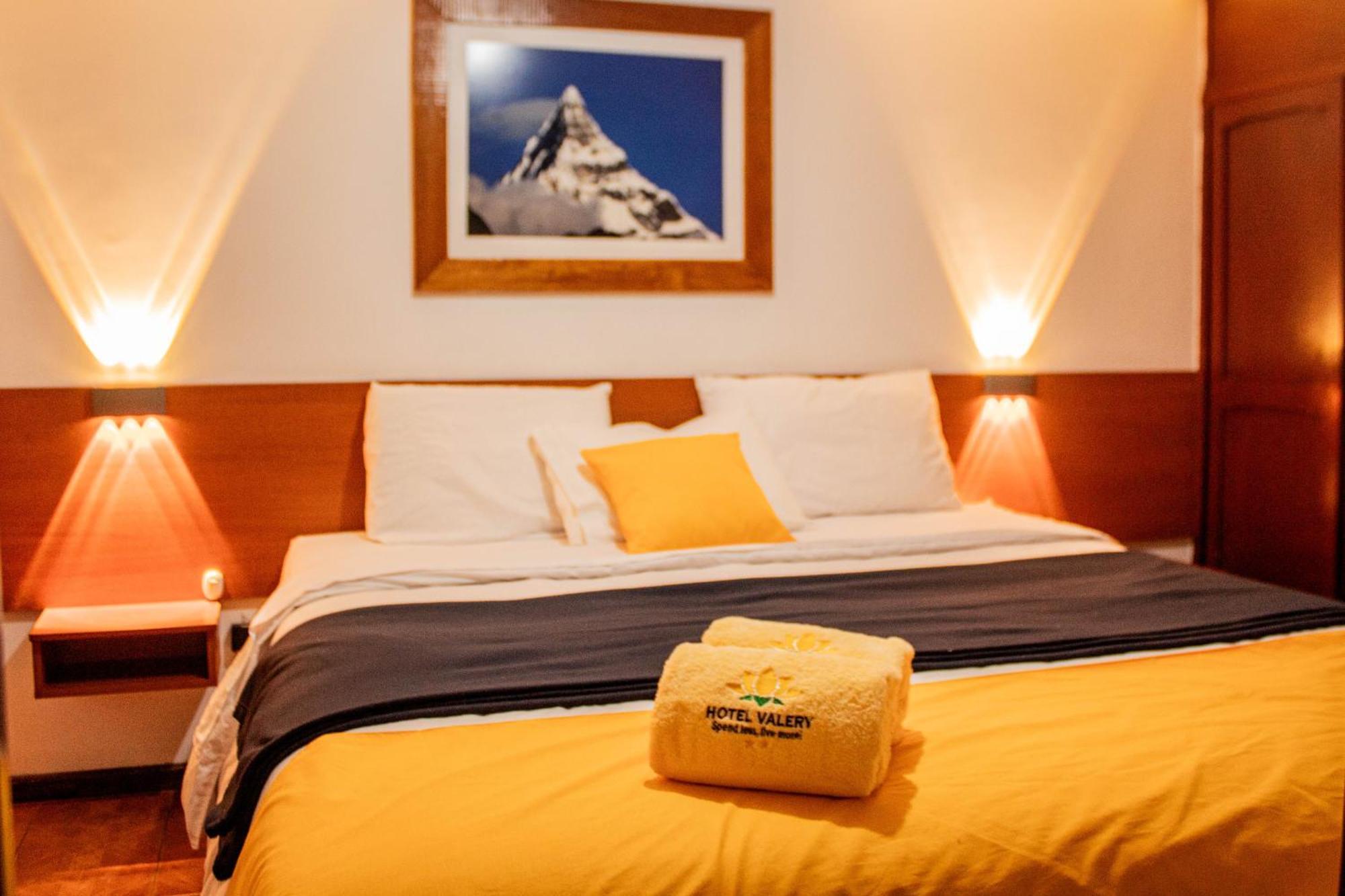 Hotel Valery 2 Estrellas Уарас Екстериор снимка
