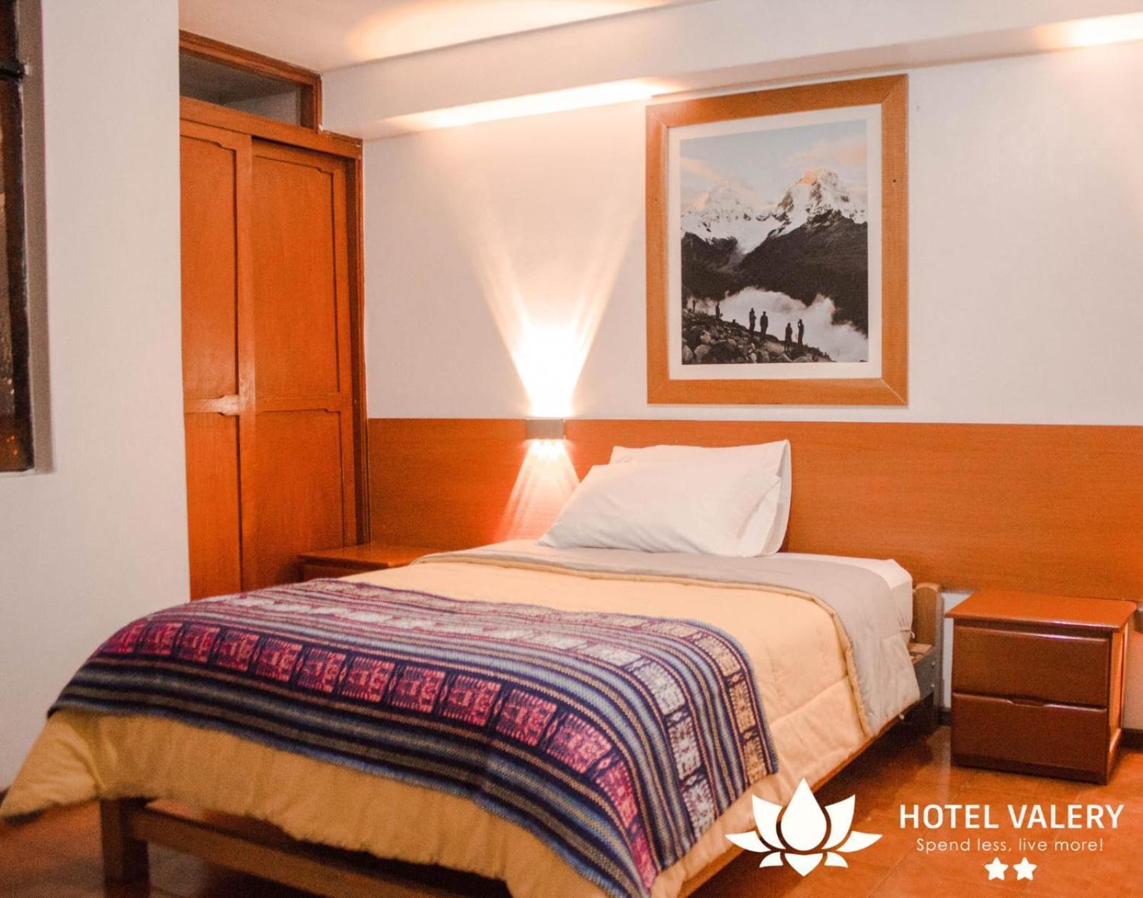 Hotel Valery 2 Estrellas Уарас Екстериор снимка