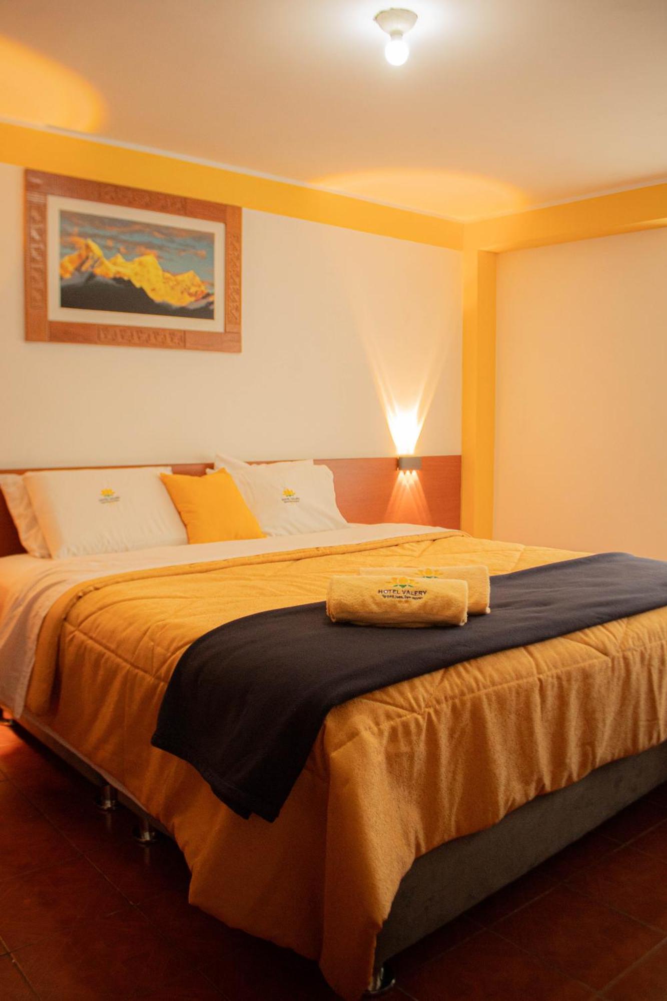 Hotel Valery 2 Estrellas Уарас Екстериор снимка