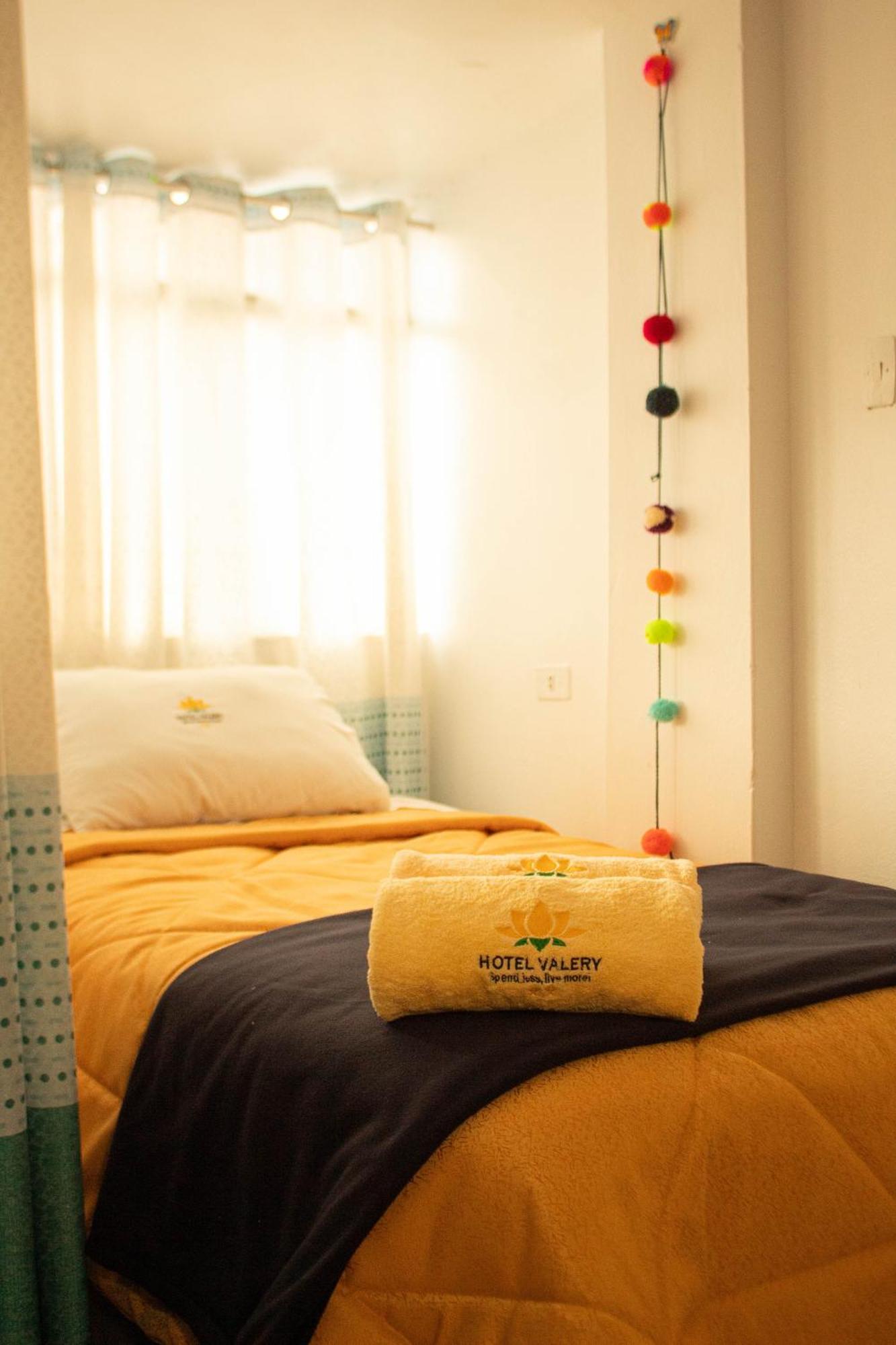 Hotel Valery 2 Estrellas Уарас Екстериор снимка